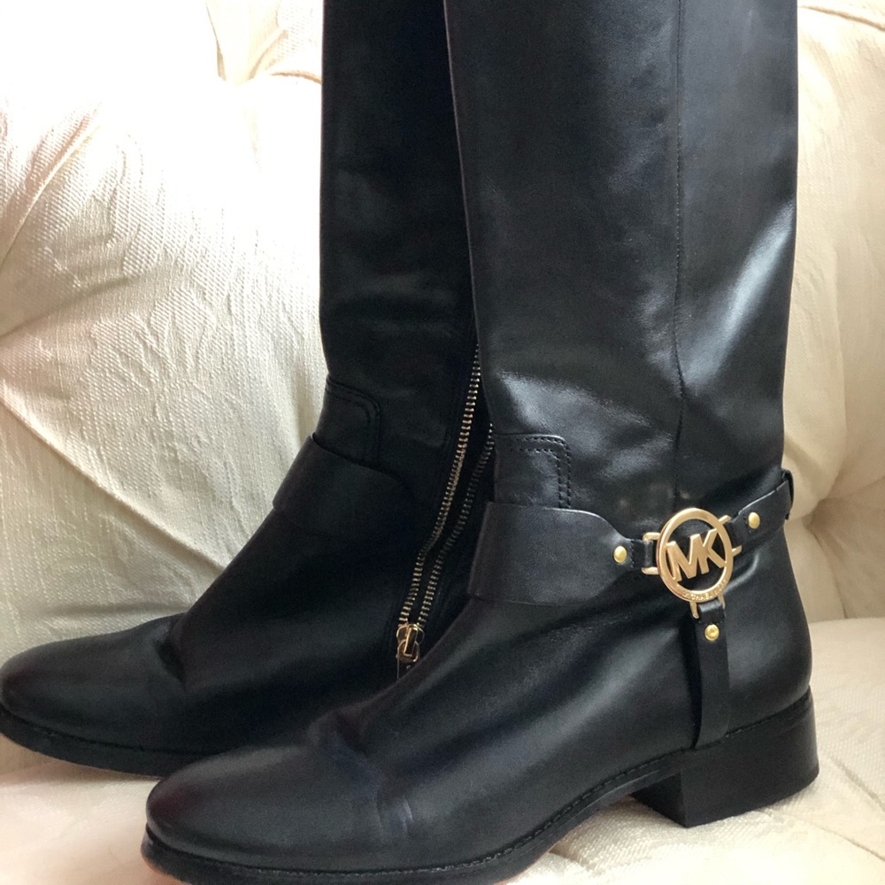 Michael Kors - brown top - black leather boots